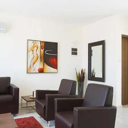 Chloraka Terrace Apartment